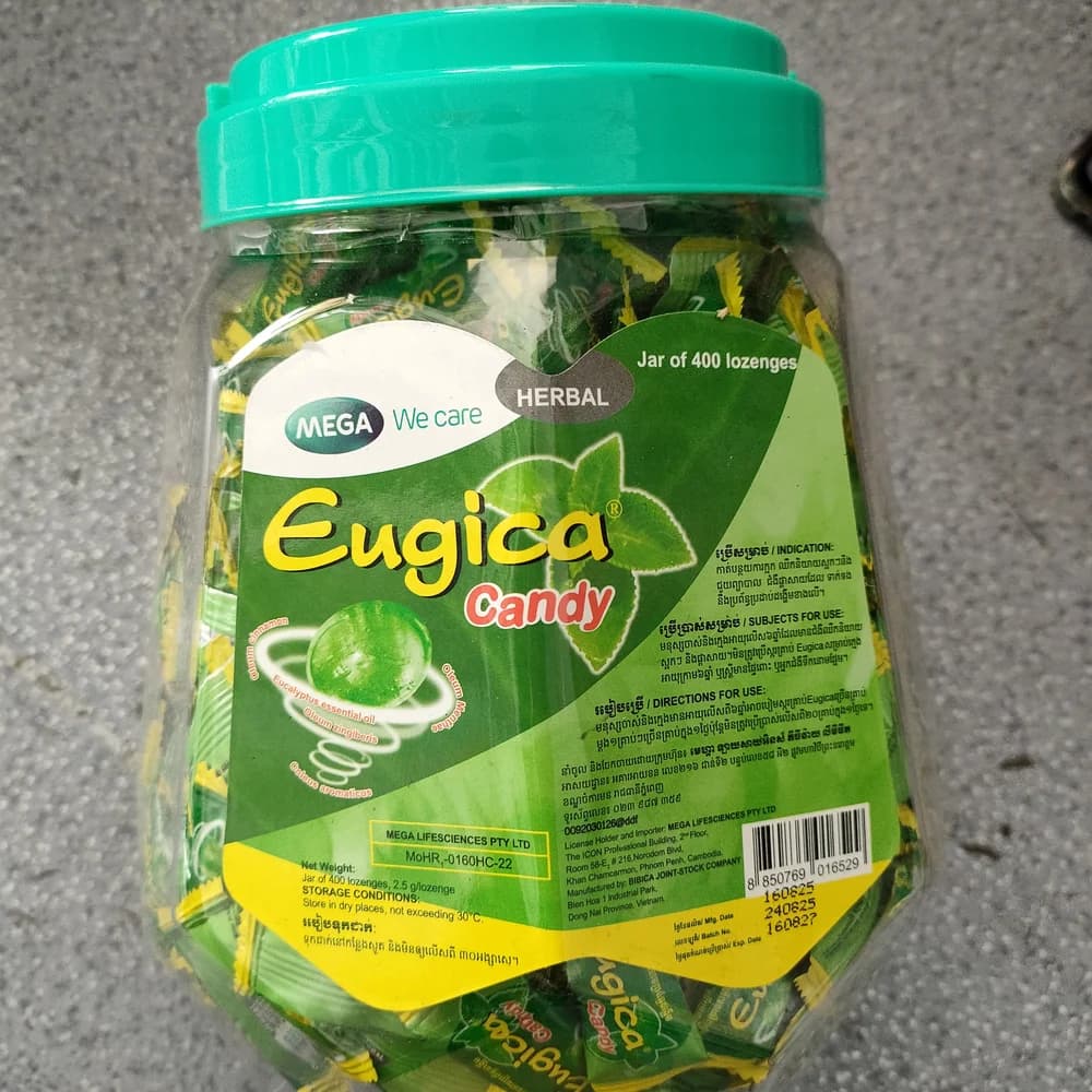 Eugica Candy Per lozenge: Coleus aromaticus 0.5 mg, Eucalyptus essential oil 7 mg, Oleum Menthae 0.6 mg, Oleum zingiberis 0.8 mg, Oleum cinnamon 1 mg, Saccharose/maltose base