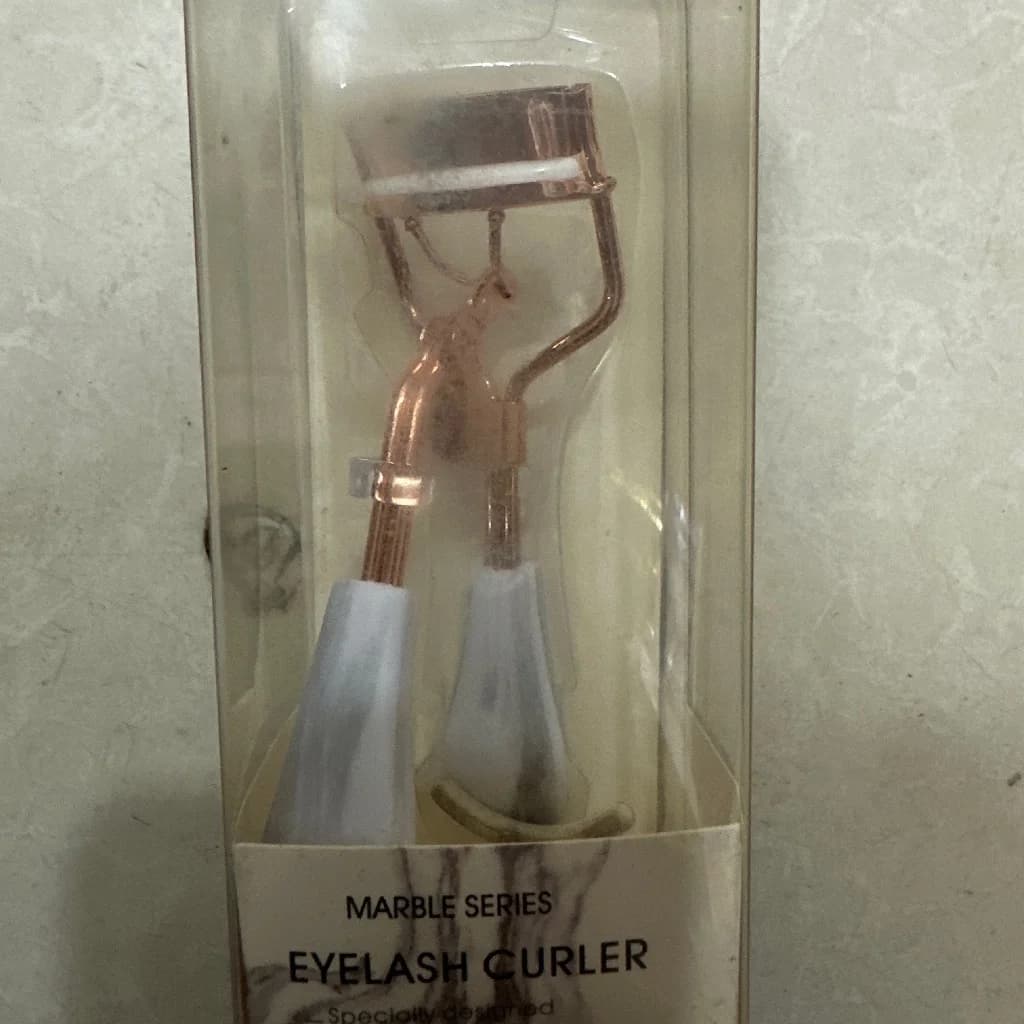 Eyelash curler 