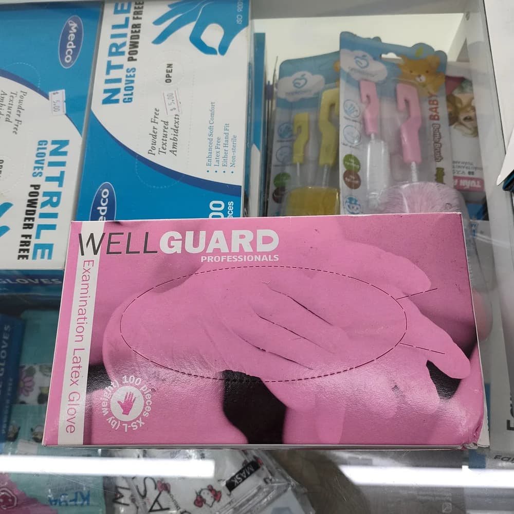 WellGuard Professionals Latex Examination Gloves Not available