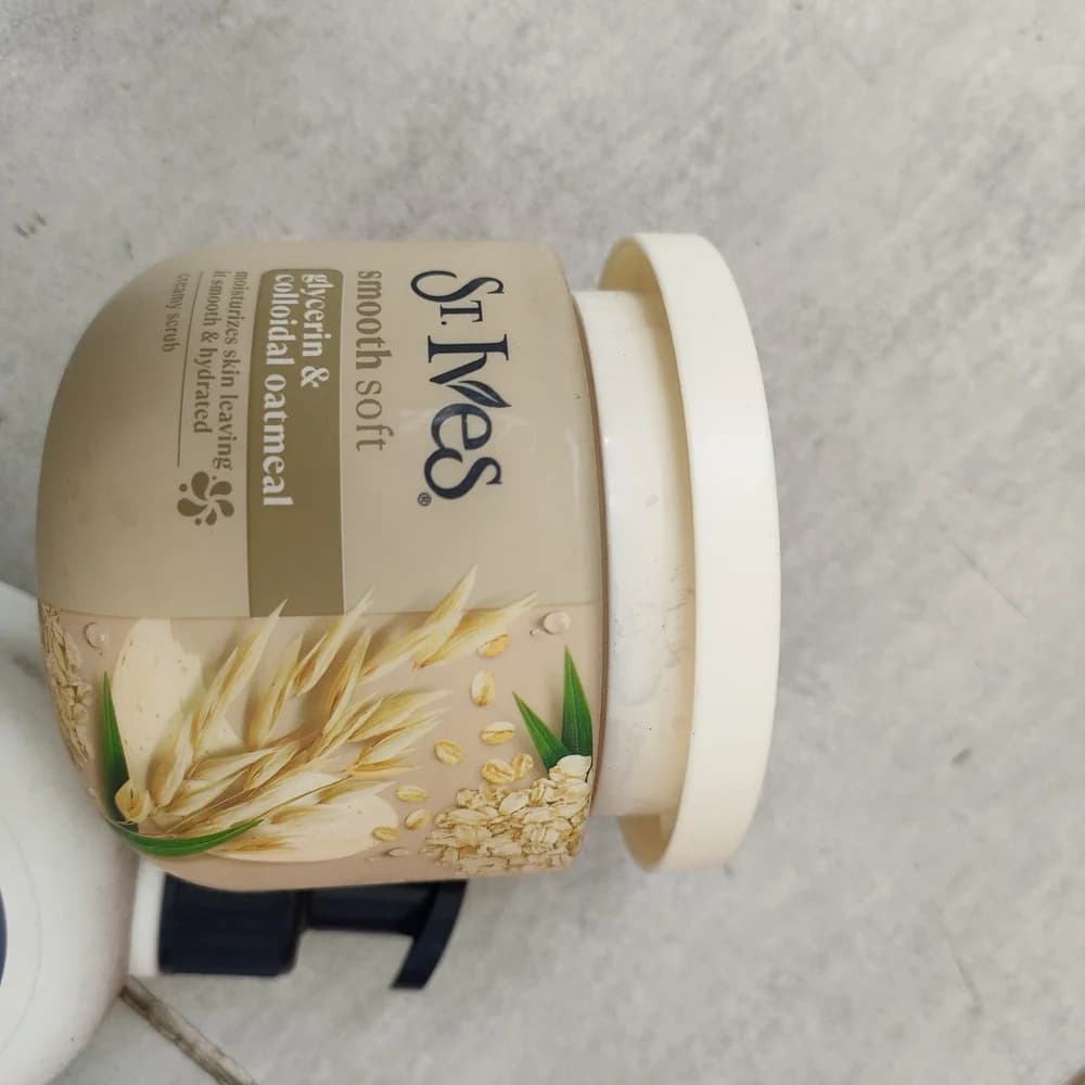St. Ives Smooth Soft Glycerin & Colloidal Oatmeal Creamy Scrub Not available