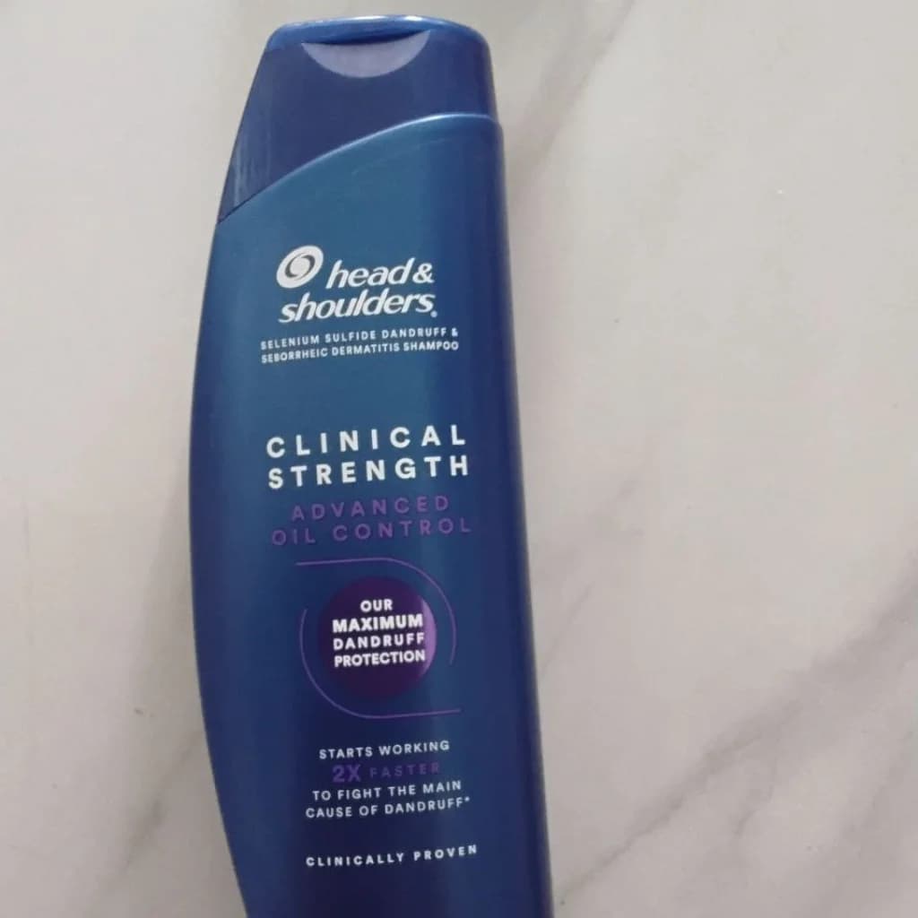 Head & Shoulders Clinical Strength Advanced Oil Control Shampoo 1% Selenium Sulfide