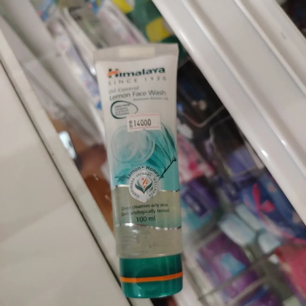 Himalaya Oil Control Lemon Face Wash 100 ml