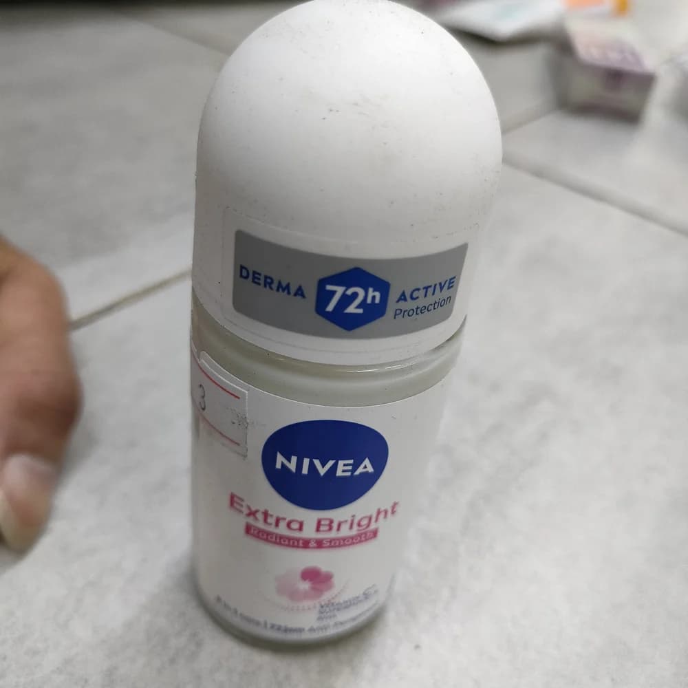 Nivea Extra Bright Radiant and Smooth Anti-Perspirant Roll-On 50 ml