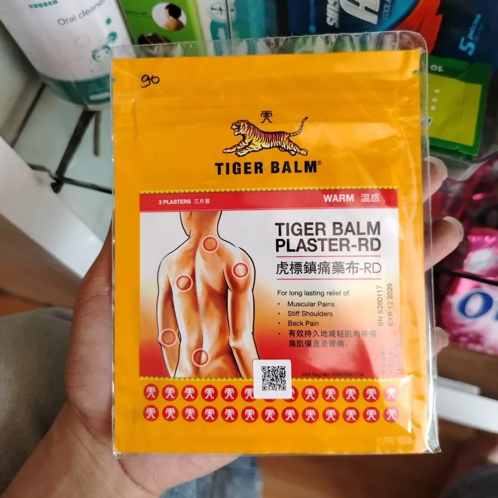 Tiger Balm Plaster-RD Warm Camphor 1.0 g / Mentha oil 0.6 g / Eucalyptus oil 0.5 g / Menthol 0.3 g / Capsicum extract 0.2 g per 100 g paste