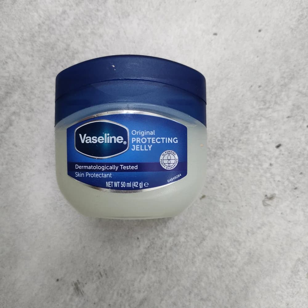 Vaseline Original Protecting Petroleum Jelly (50ml) Apply a thin layer to dry or chapped skin as needed.