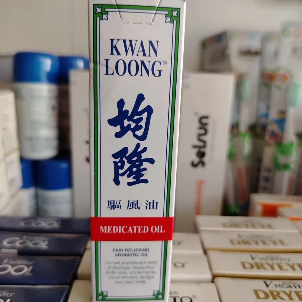 Kwan Loong Medicated Oil 28ml Menthol 25%, Methyl Salicylate 15%, Camphor 10%, Eucalyptus Oil 10%, Spike Lavender Oil 7%, Chloroform 0.5%, Light Liquid Paraffin to 100%; 28 ml