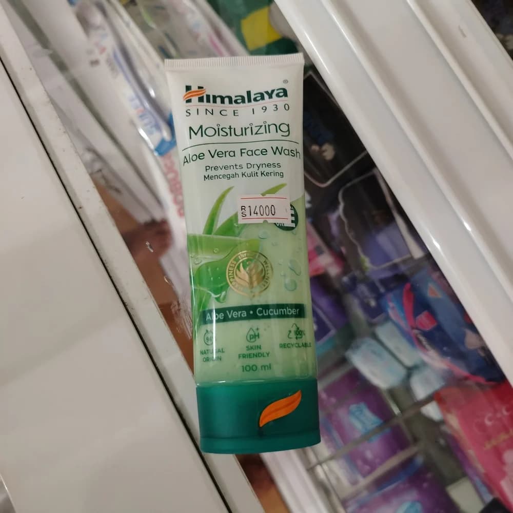 Himalaya Moisturizing Aloe Vera Face Wash 100 ml