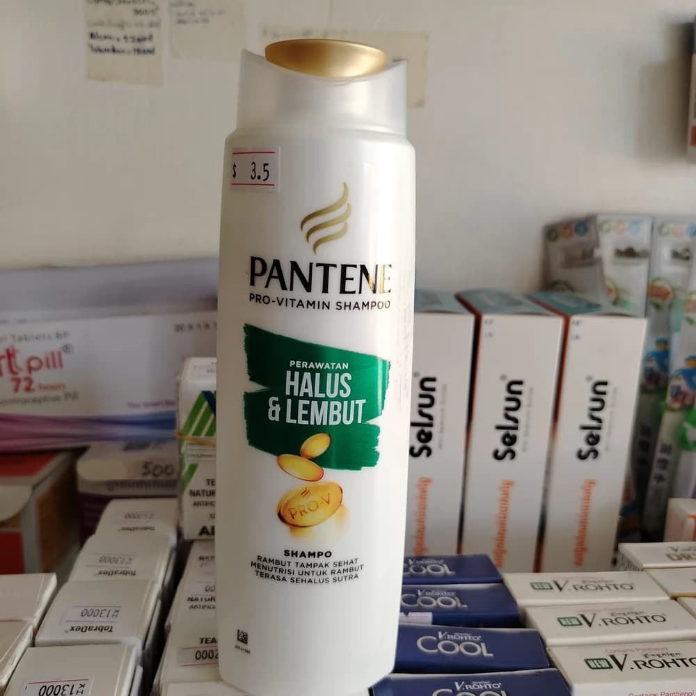Pantene Pro-V Smooth & Silky Shampoo Pro-Vitamin (Pro-V) Pro-Vitamin smooth & silky shampoo (Perawatan Halus & Lembut); 290 ml