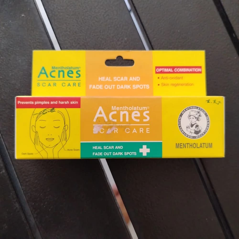 Acnes Scar Care Scar care gel containing Allantoin, Ascorbic Acid 2-Glucoside (derived Vitamin C), Salicylic Acid, Beta-Carotene, Vitamin E and Vitamin B6