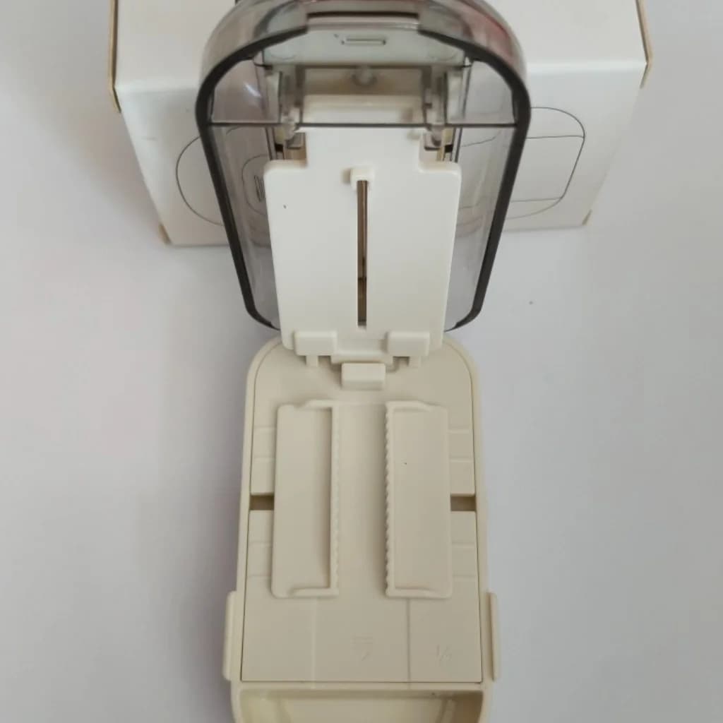 Ezycut Tablet Cutter Tablet cutter with replaceable blade