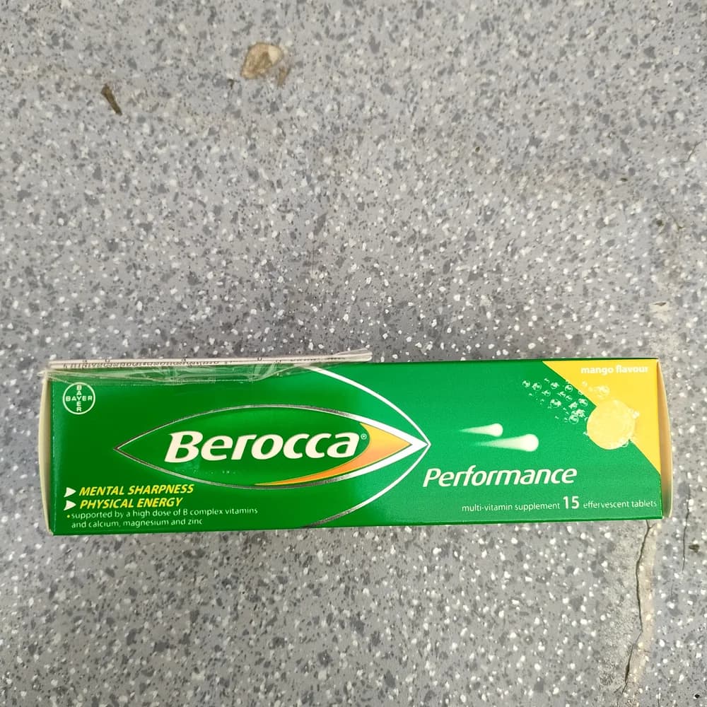 Berocca Performance Mango Vit B1 11.6 mg, Vit B2 15 mg, Vit B5 23 mg, Pantothenic acid 8.2 mg, Vit B6 10 mg, Vit B12 10 mcg, Vit C 500 mg, Biotin 150 mcg, Nicotinamide 50 mg, Folic acid 400 mcg, Calcium 100 mg, Magnesium 100 mg, Zinc 10 mg per tablet