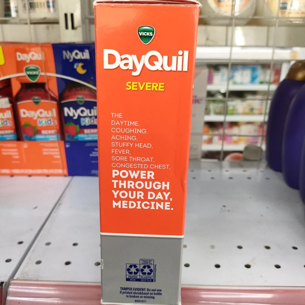 Vicks DayQuil Severe Acetaminophen 650 mg, Dextromethorphan HBr 20 mg, Guaifenesin 400 mg, Phenylephrine HCl 10 mg per 30 mL - Depot De Pharmacie "A" Kim Houy