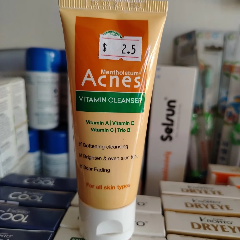 Acnes Vitamin Cleanser Facial cleanser containing Vitamin A, Vitamin E, Vitamin C and Trio B (B3, B5, B6) - CHEANIMUL PHARMACY