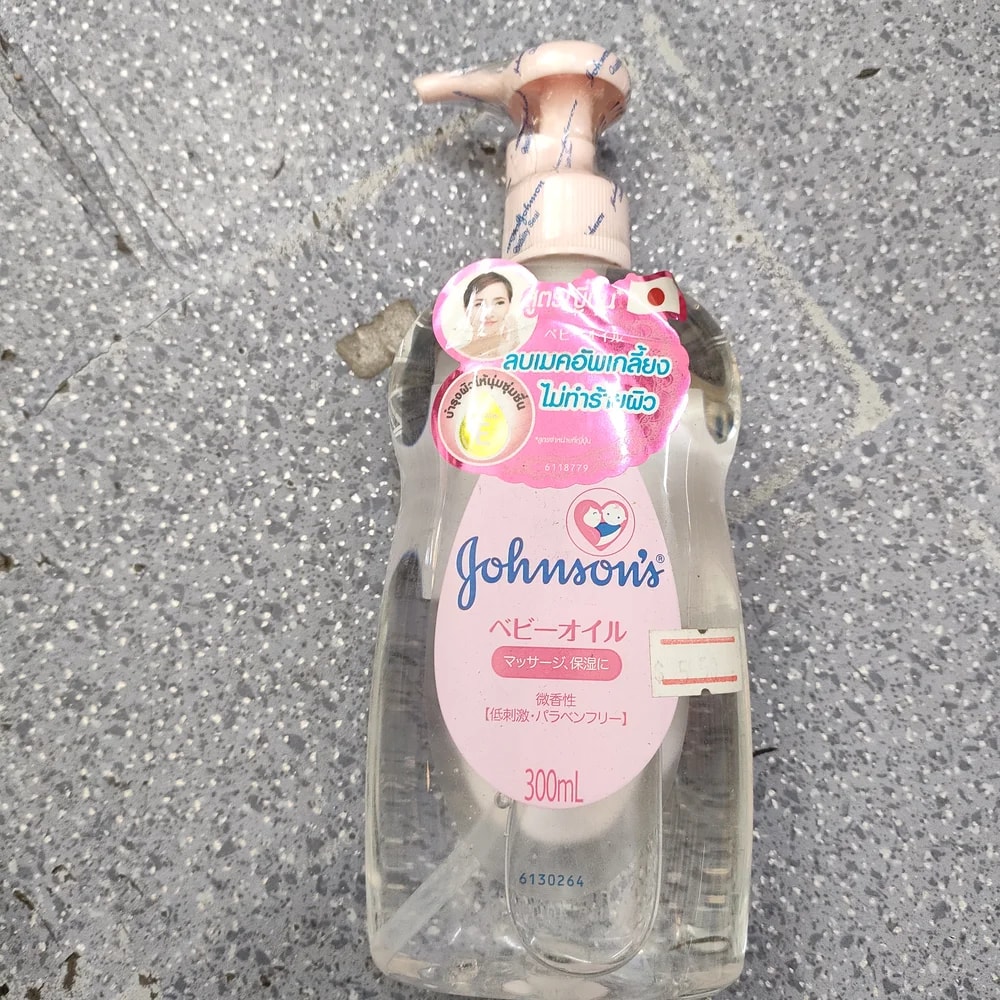Johnson's Baby Oil 300 mL pump bottle - Depot De Pharmacie "A" Kim Houy