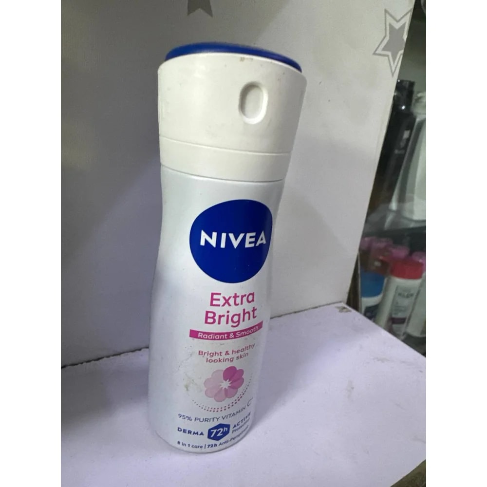 NIVEA Extra Bright Radiant & Smooth spray, Derma 72H - Kim Yi