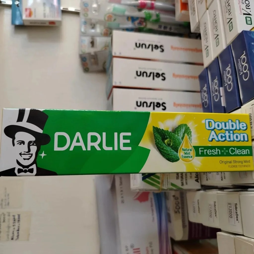 Darlie Double Action Fresh Clean Sodium Monofluorophosphate 0.76% (1000 ppm F) toothpaste, Original Strong Mint; 140 g - CHEANIMUL PHARMACY