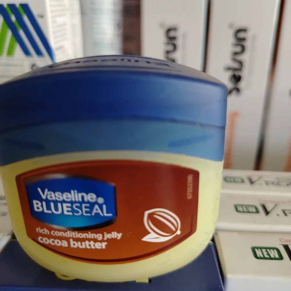Vaseline BlueSeal Cocoa Butter Rich conditioning petroleum jelly with cocoa butter; 50 ml - CHEANIMUL PHARMACY