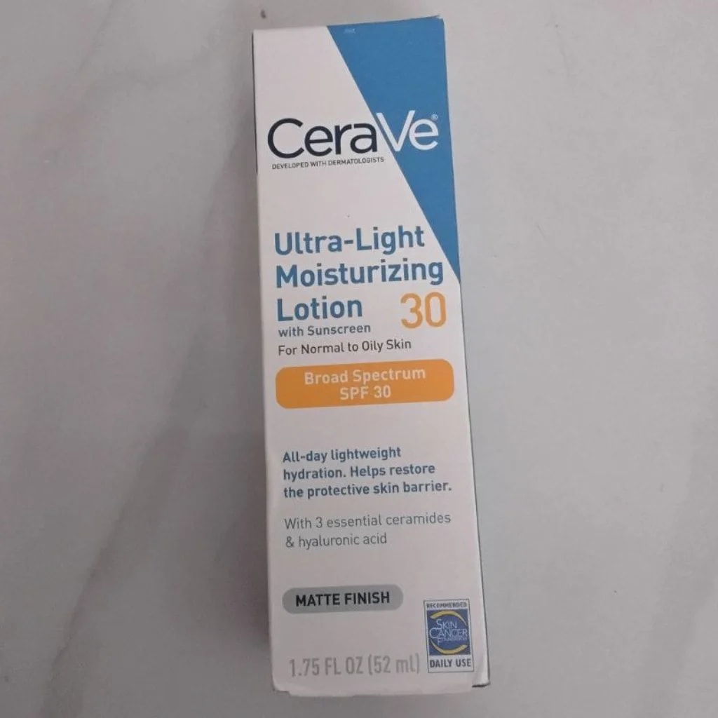 CeraVe Ultra-Light Moisturizing Lotion with Sunscreen SPF 30 - SETHIKA CARE Pharmacy