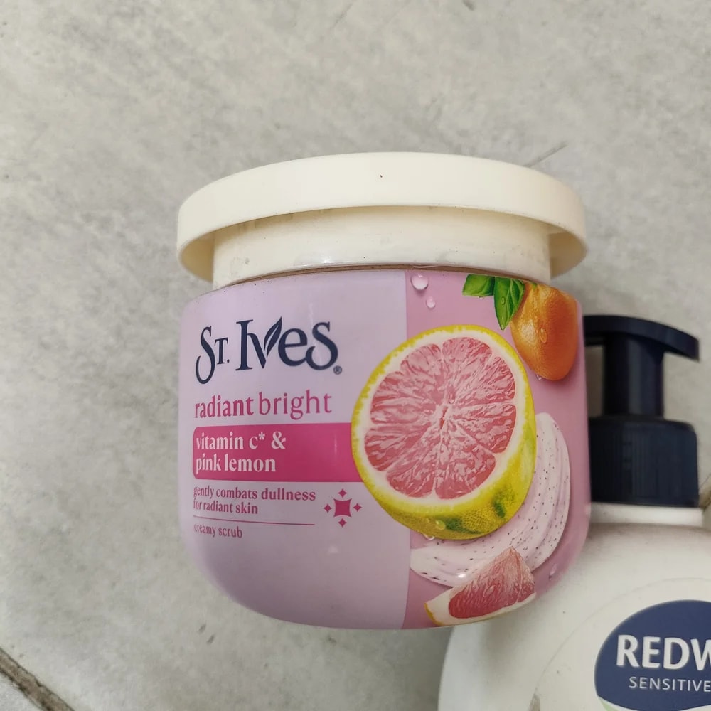 St. Ives Radiant Bright Vitamin C & Pink Lemon Creamy Scrub Not available - Depot De Pharmacie "A" Kim Houy