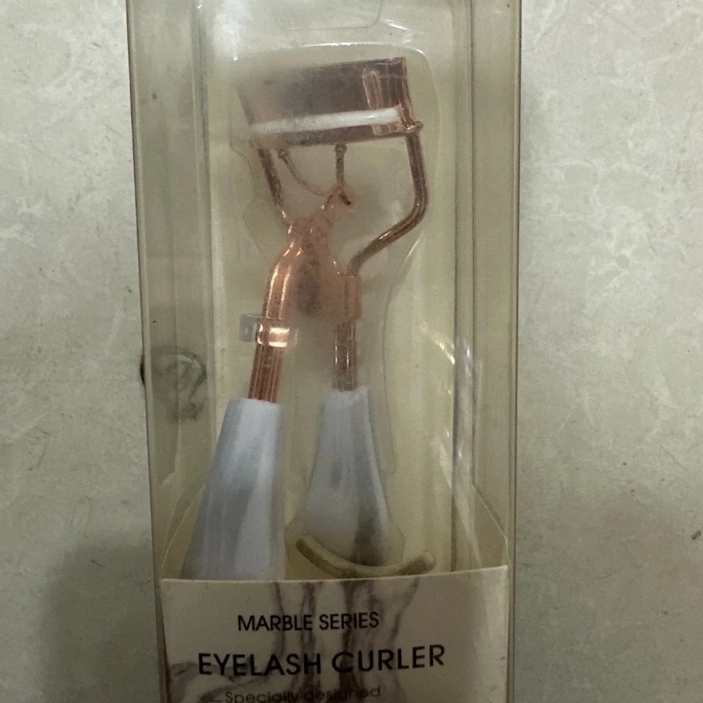Eyelash curler - PONLEU DOUNG DARA PHARMACY