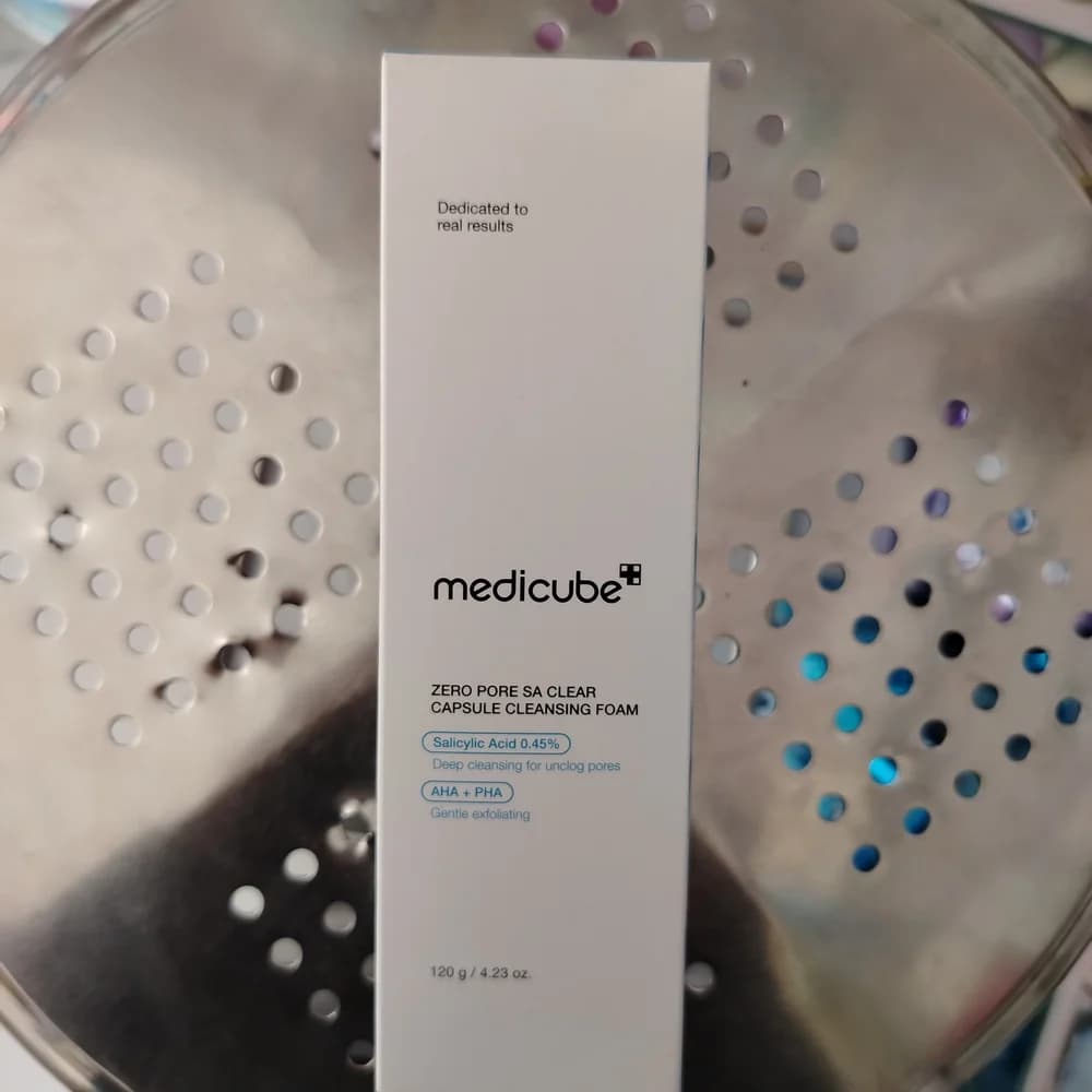 Medicube Zero Pore SA Clear Capsule Cleansing Foam 0.45% salicylic acid