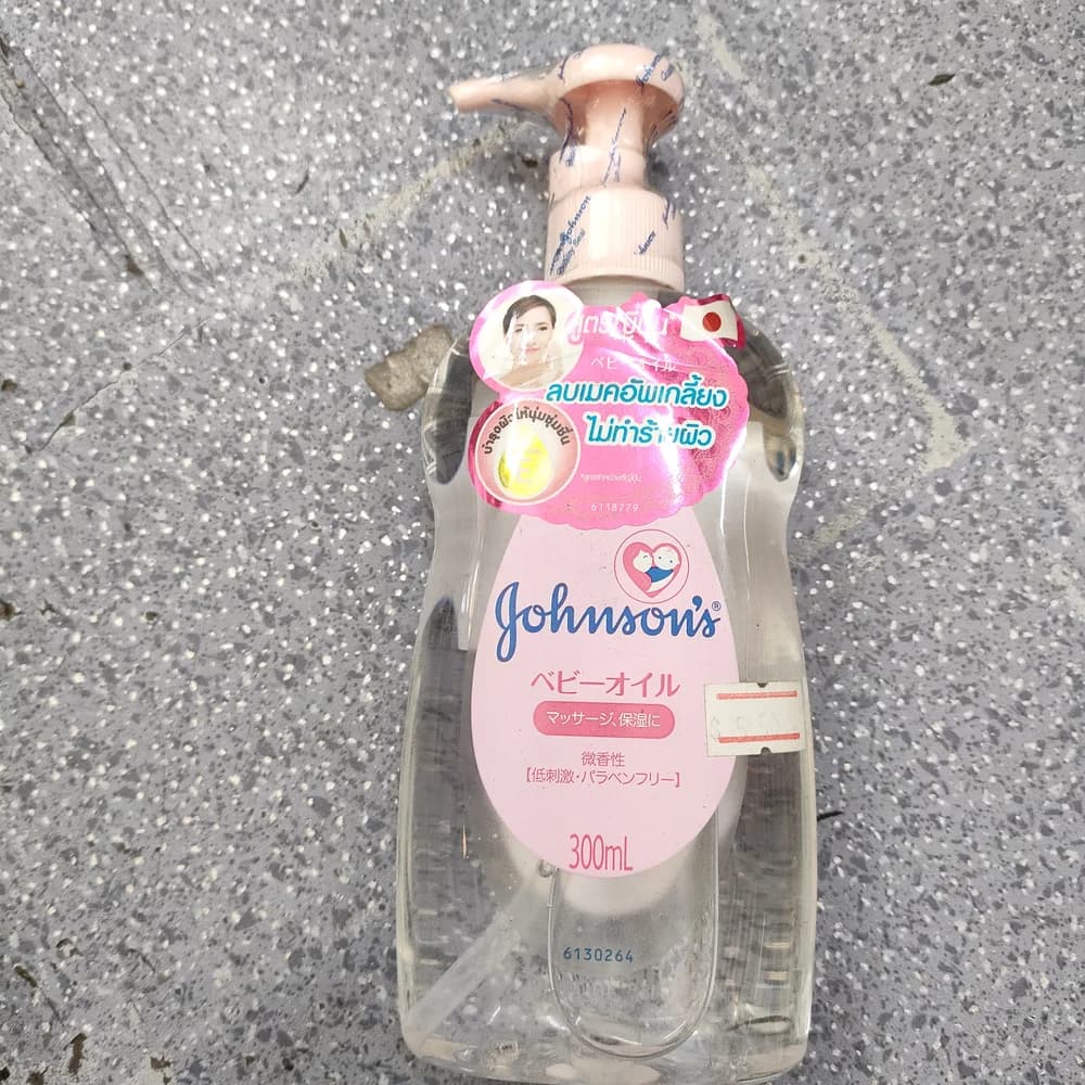 Johnson's Baby Oil 300 mL pump bottle