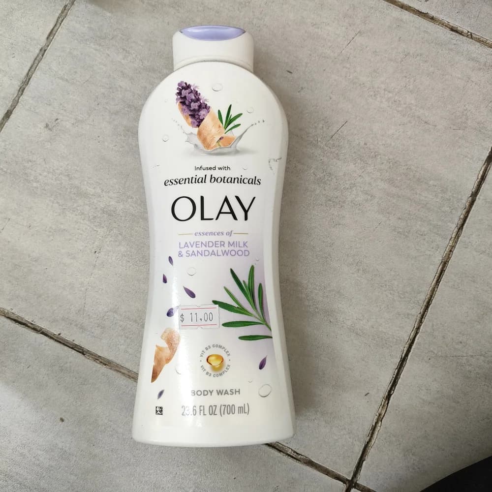 Olay Essential Botanicals Lavender Milk & Sandalwood Not available