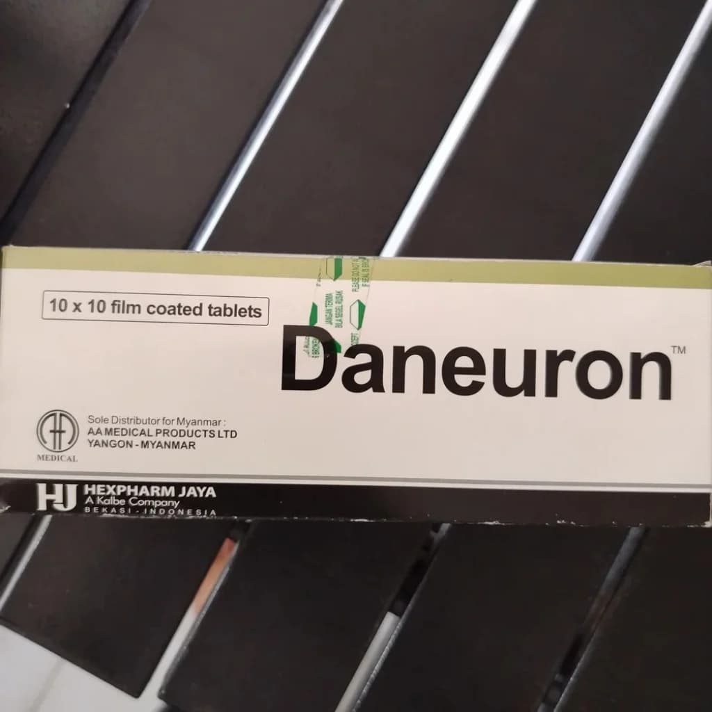 Daneuron Vitamin B1 100 mg, Vitamin B6 200 mg, Vitamin B12 200 mcg per tablet
