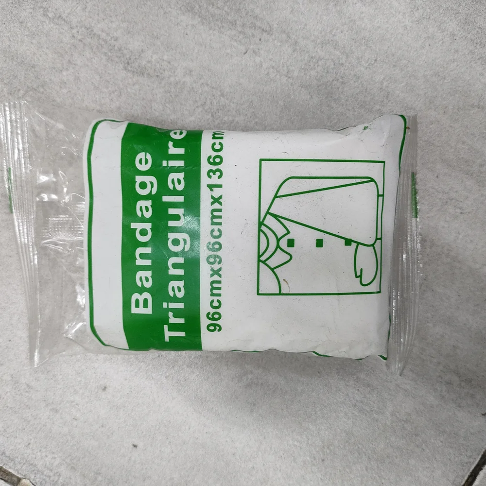 Bandage Triangulaire — available at pharmacies in Cambodia on PharmKulen