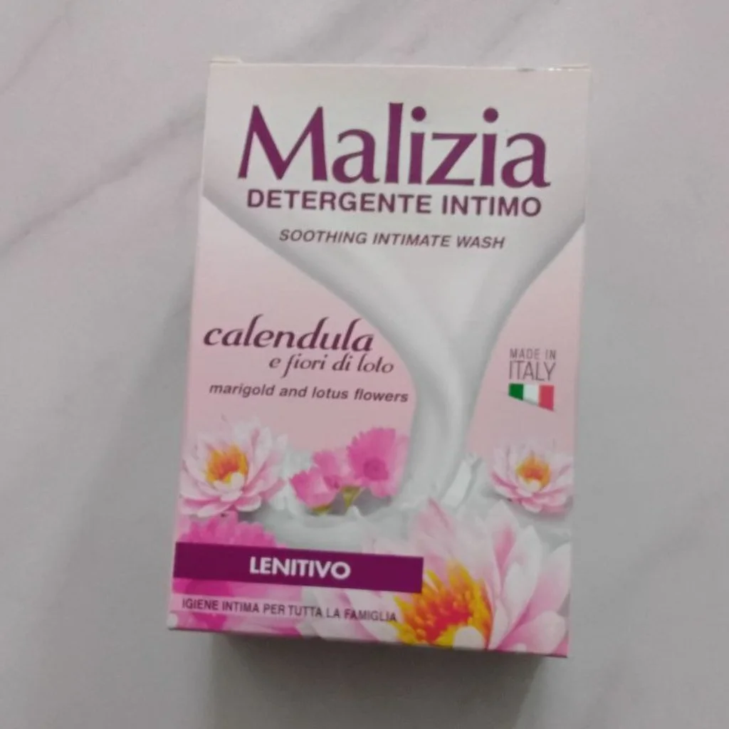 Malizia Detergente Intimo (Soothing Intimate Wash) with Calendula and Lotus Flowers — available at pharmacies in Cambodia on PharmKulen