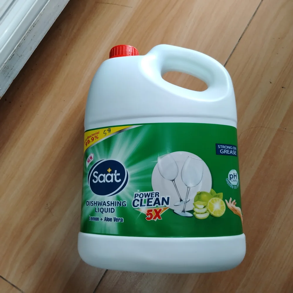 Saat Green Dishwashing Liquid Lemon + Aloe Vera — available at pharmacies in Cambodia on PharmKulen