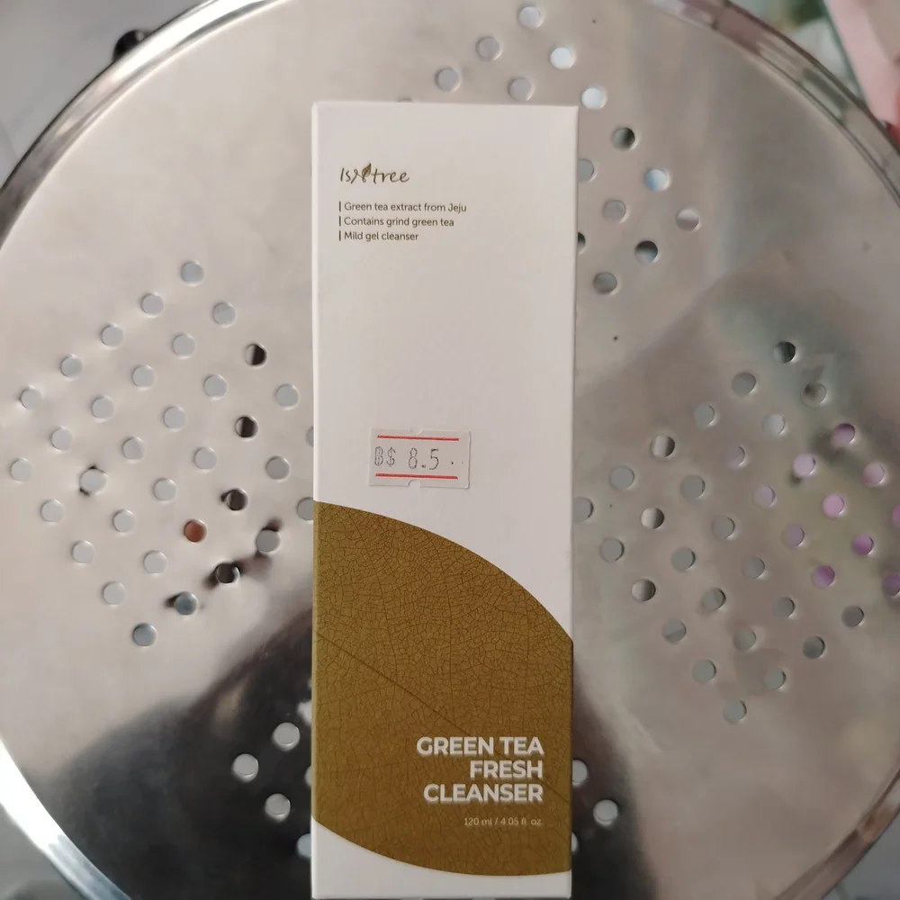 Isntree Green Tea Fresh Cleanser — available at pharmacies in Cambodia on PharmKulen